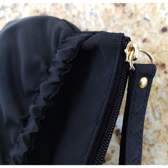 Donna Karan DK Cosmetics Black Zippered Makeup Toiletry Travel Bag Wristlet NEW - Picture 4 of 16